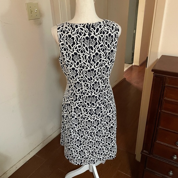 Eva Mendes New York & Co Dress Navy Blue White lace Sleeveless 6 lined spandex - Picture 6 of 16